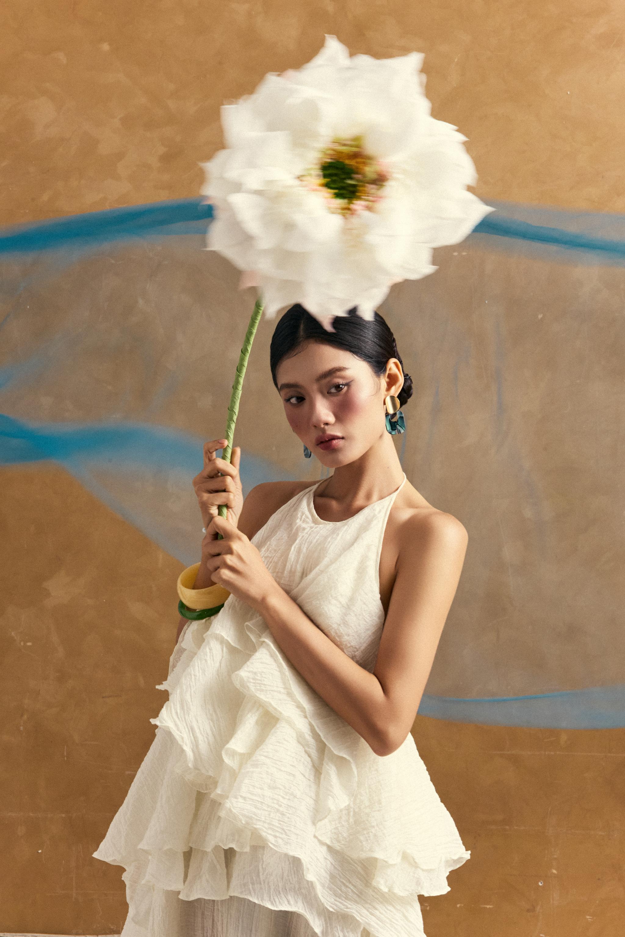Bạch Liên Du Vân